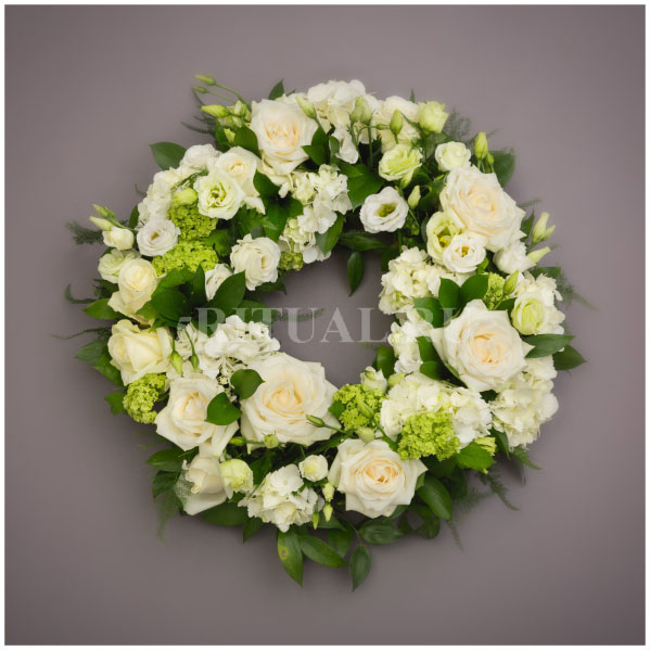 product: Европейский ритуальный венок №1 из белых цветов | Купить ритуальный венок на онлайн на сайте 5-РИТУАЛ.