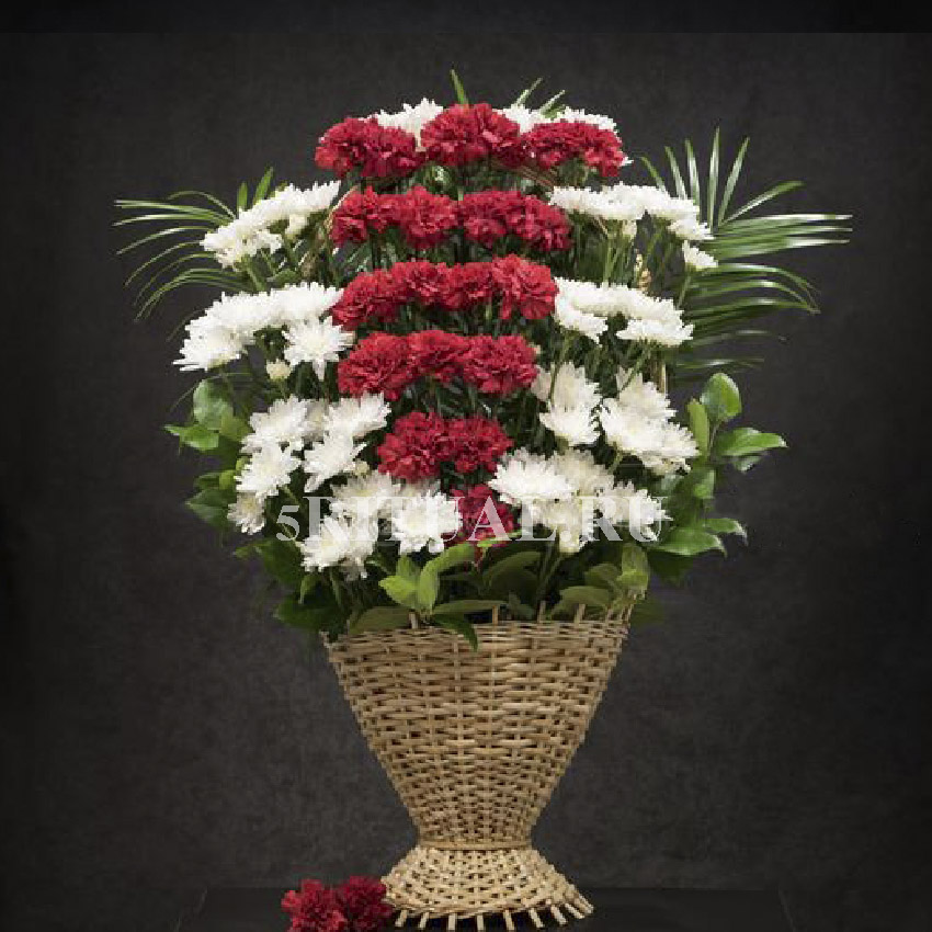 Цветы для возложения - Корзина с гвоздиками к 9 Мая - Купить корзину с цветами в Москве - Интернет магазин 5-Ритуал.